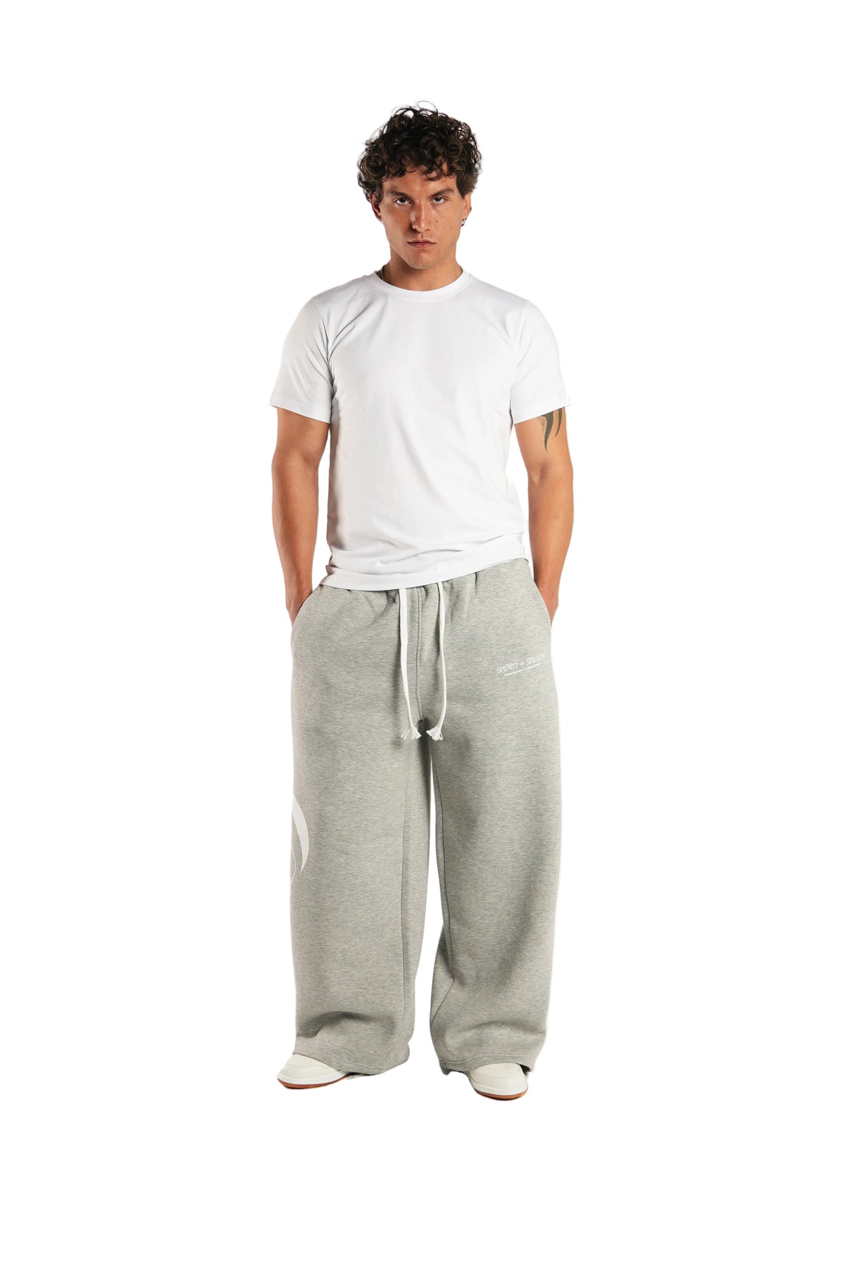 بنطال رياضي أيقوني من تصميم شين